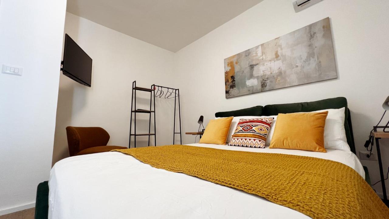 169Home Catania Bagian luar foto