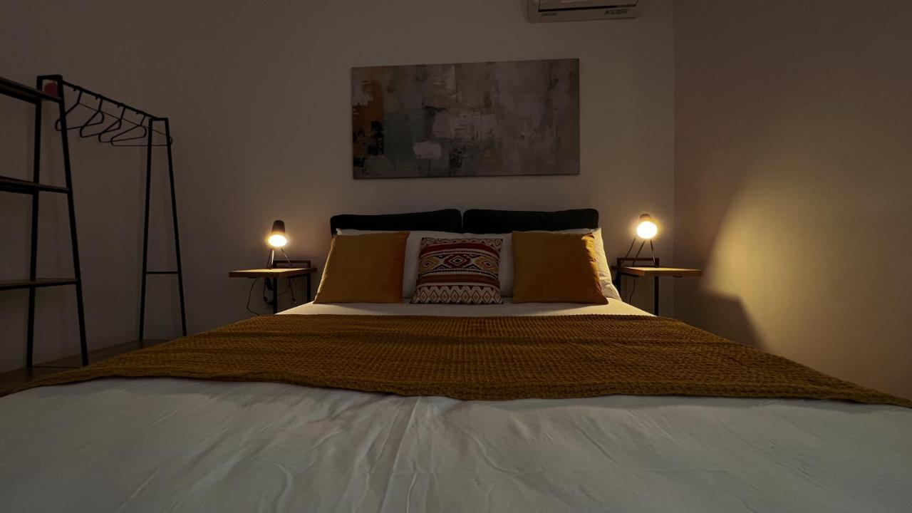 169Home Catania Bagian luar foto